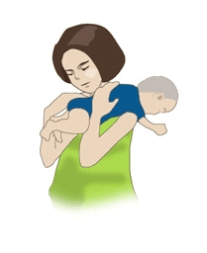 아기를 엄마의 어깨 위까지 올려서 아기의 상체가 엄마의 어깨에 걸치고,  한 손은 아기의 엉덩이를 받치고, 다른 손으로 아가의 등을 쓰다듬는 그림 